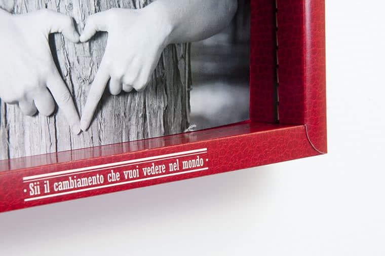 cornice personalizzata texture pelle