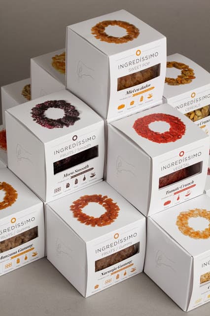 A stack of Ingredìssimo boxes