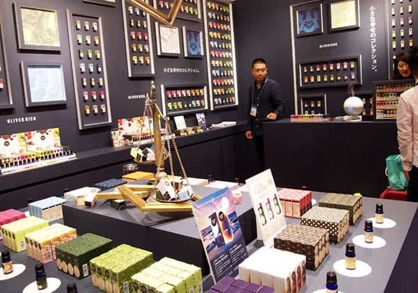 Visual merchandising for oliver rich