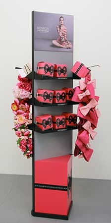 Context friendly packaging for Viktor Rolf