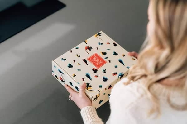 Interessante scatola a valigetta per l'e-Commerce