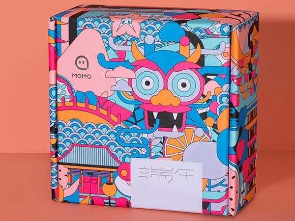 Corrugated rollover hinged lid box with embellishment