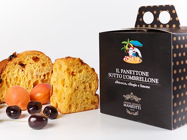 Scatola con manico per panettone sotto l'ombrellone