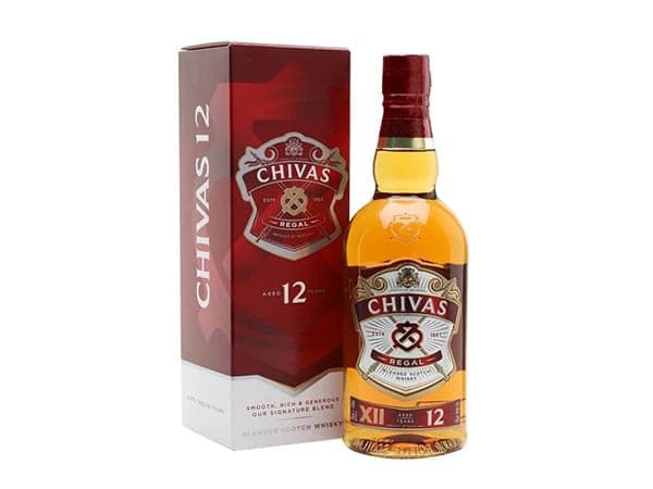 La nuova bottiglia e confezione del Chivas