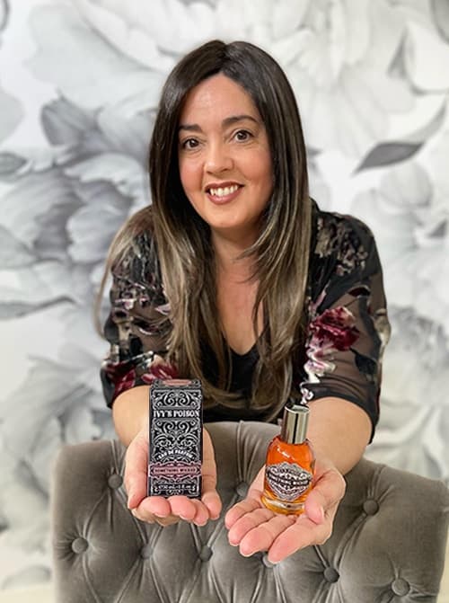 Shauna Rudd mostra la sua fragranza con il packaging Packly