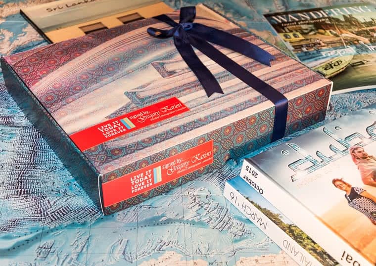 Scatole Packly per Signed by Gregory Kariori