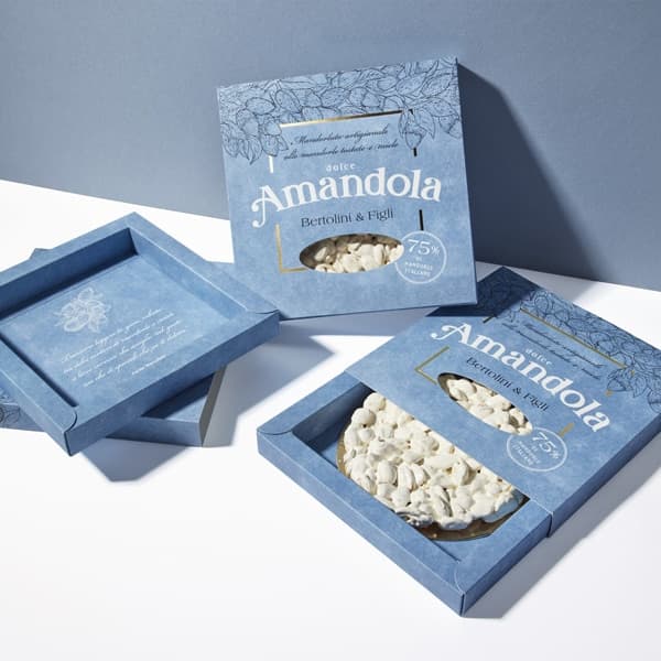 Scatola per dolce di Natale in cartoncino con finestra