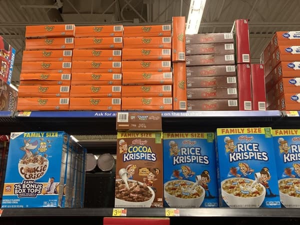 Boxes easily stackable on shelves