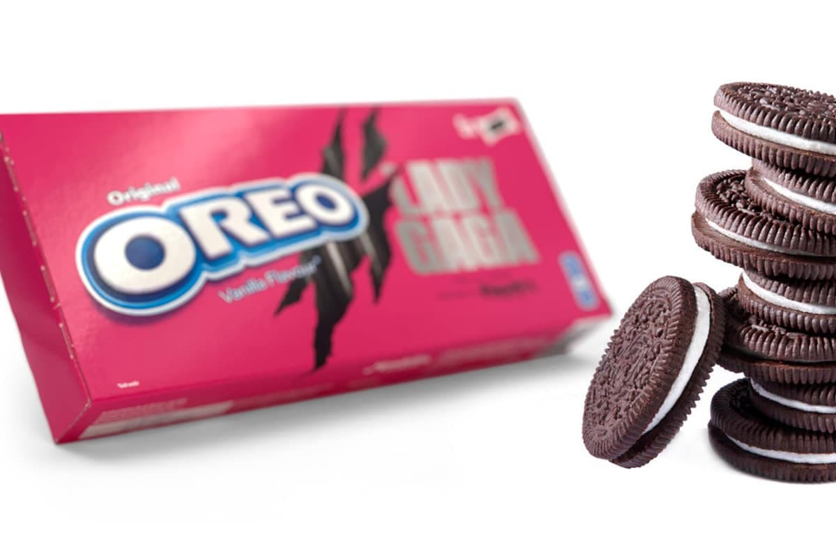 lady gaga pink box packaging astuccio con biscotti