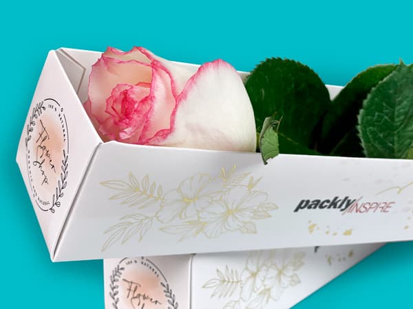 Vassoio con grafica nobilitata che contiene il fiore