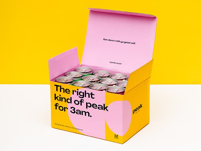 Le lattine ordinatamente riposte nel loro astuccio