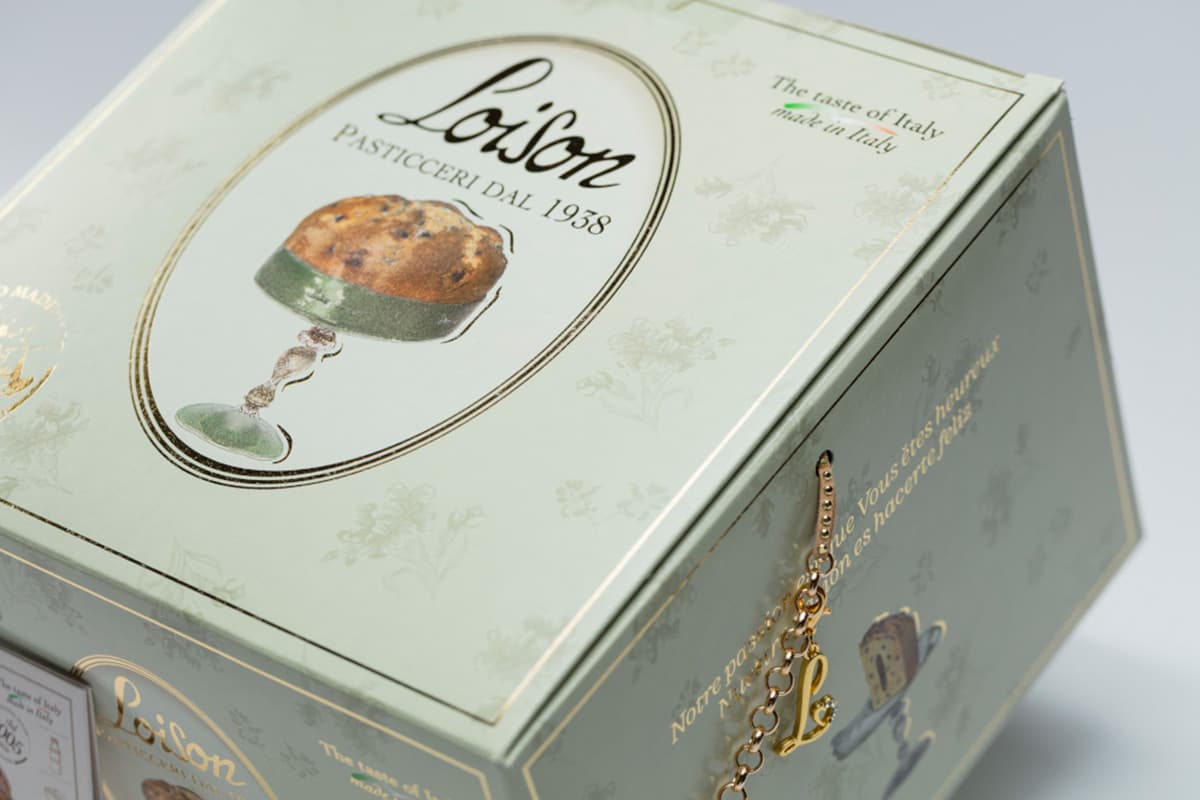 2021 dettaglio lamina oro su scatola panettone loison