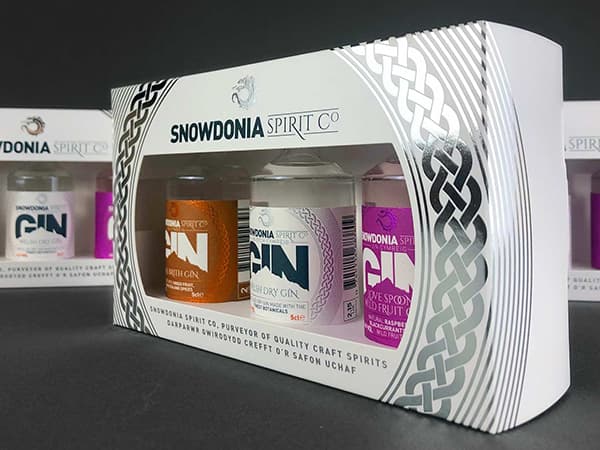 Scatola con finestra, inserto e nobilitazione argento per gin