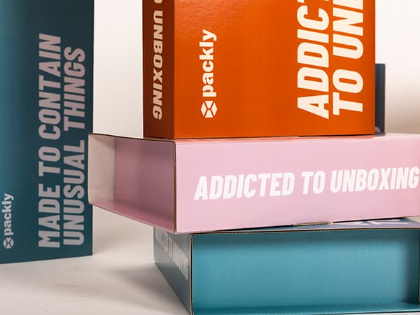 Dettaglio di scatola per spedizioni a fiammifero