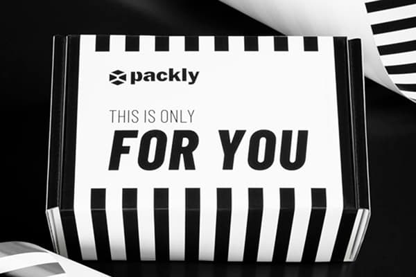 Verpackung aus schwarzem und weißem Karton.